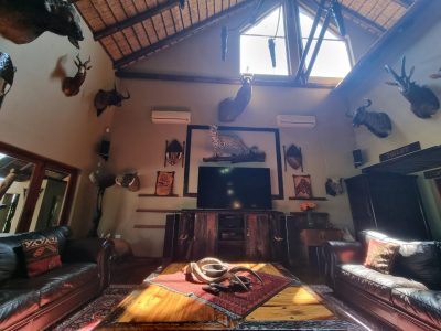 Blinkwater Hunting Safaris - Lodge_Living Area