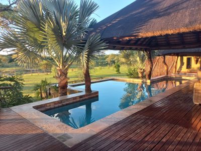 Blinkwater Hunting Safaris - Lodge_Deck